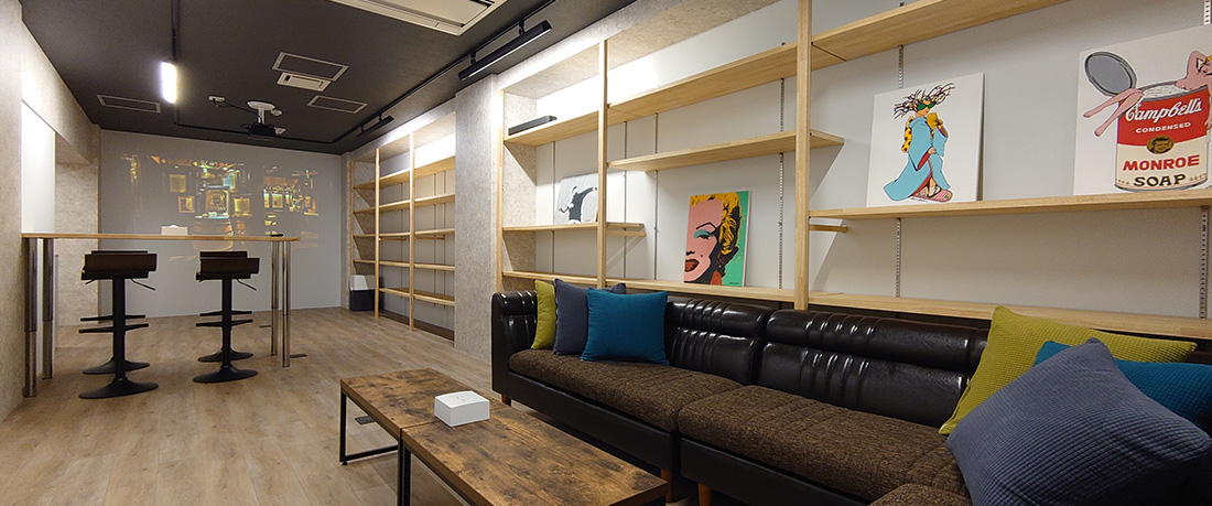 The community space of Hotel atarayo Osaka