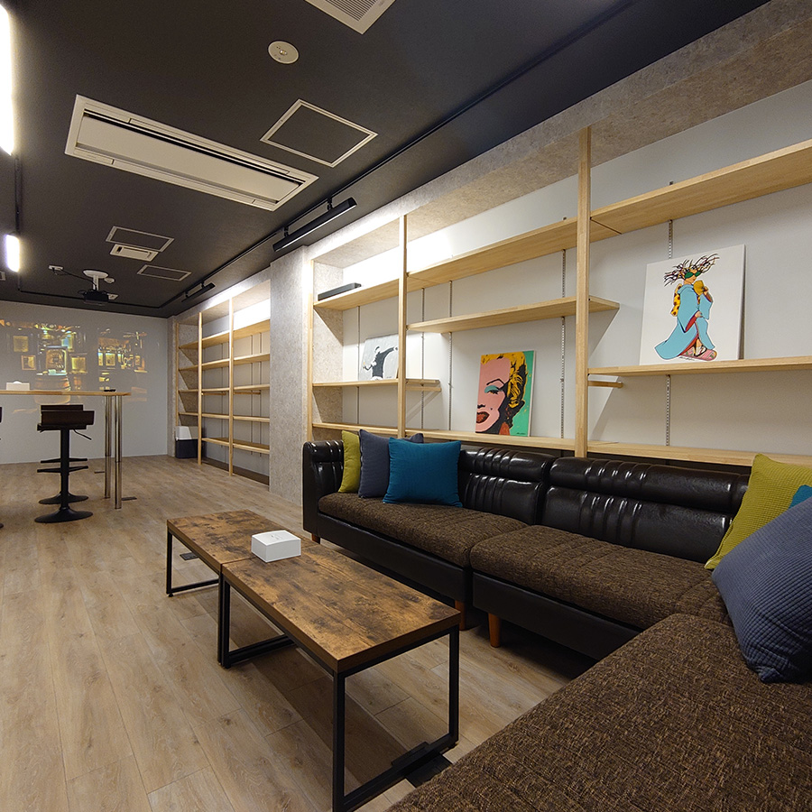 The community space of Hotel atarayo Osaka